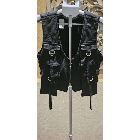 Black Utility Vest With Multiple Pockets & Silver Ring Zipper Closure - Like An - Picture 1 of 5